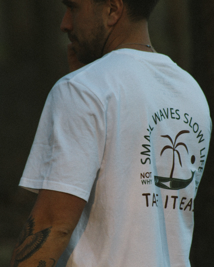 Unisex organic cotton t-shirt - Small waves slow life